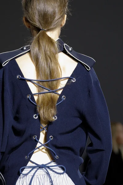 Look 18